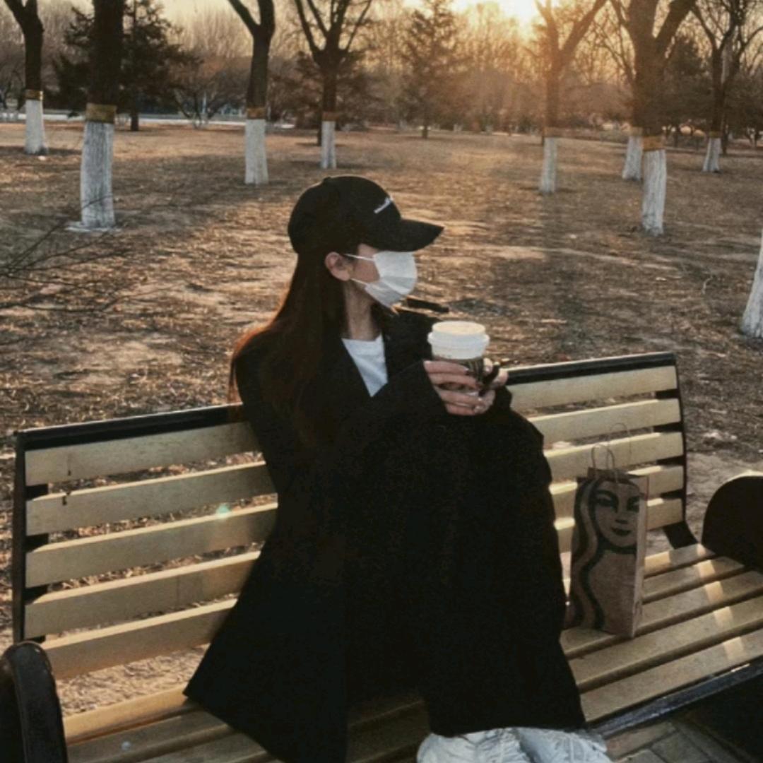 骑车不看路留边