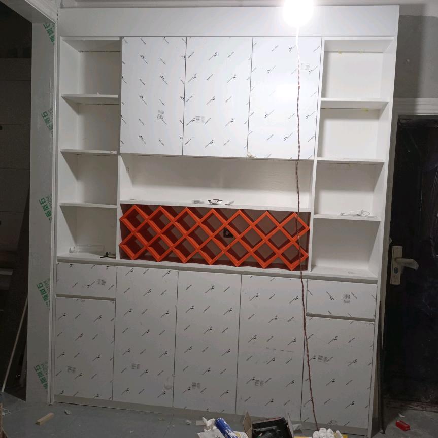 定制衣柜安装吊顶