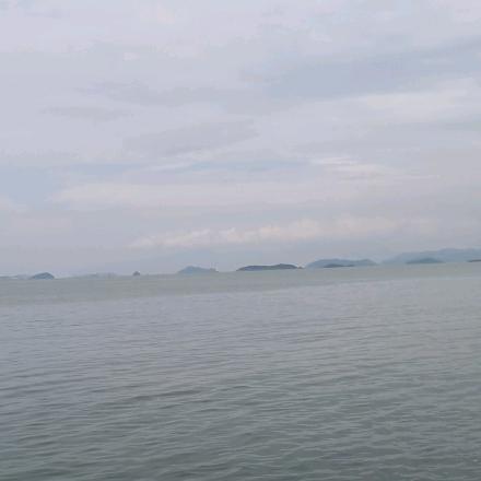 亮…