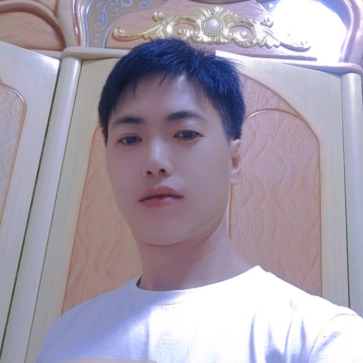 鸿馨酒店，镇雄高铁站