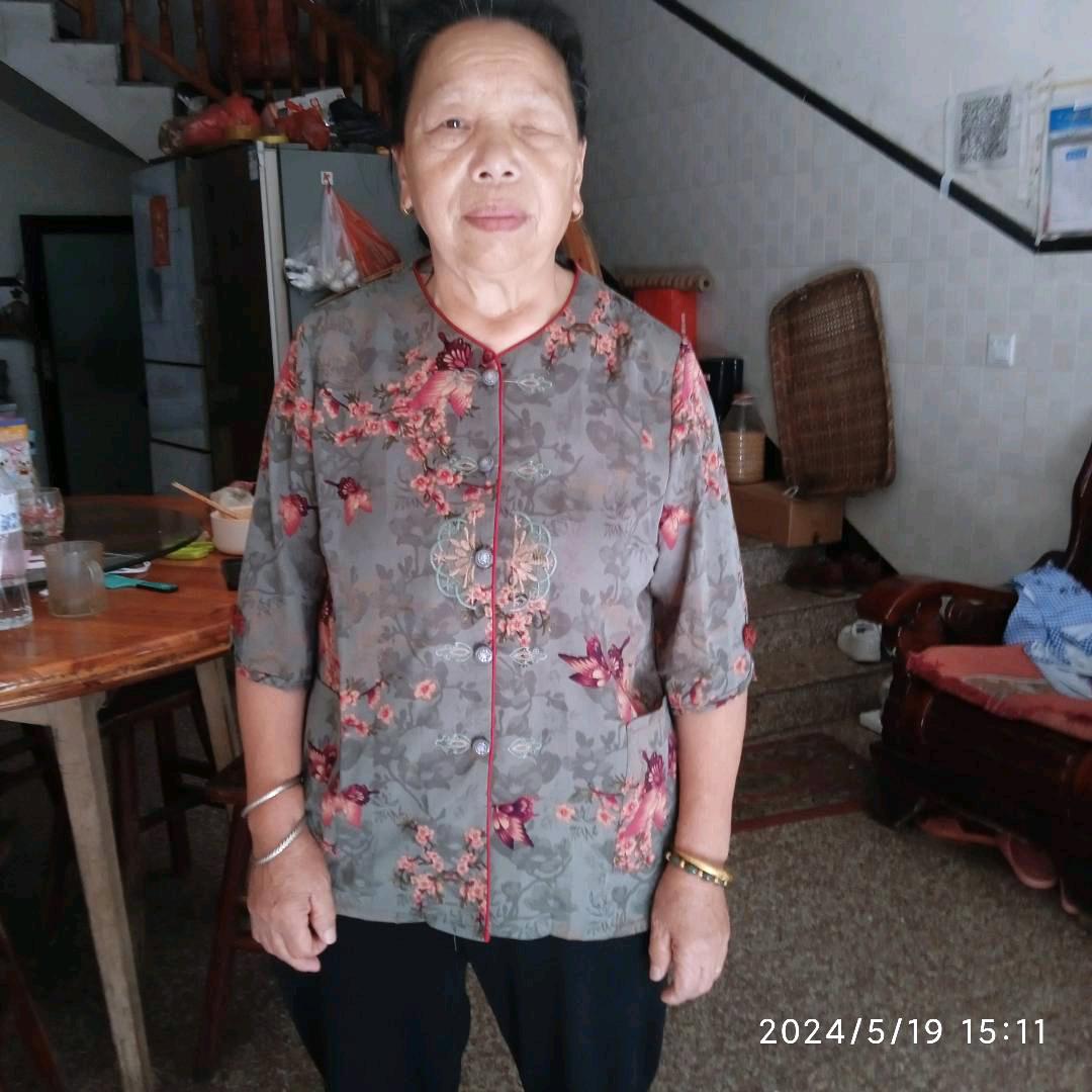 吴绿琴残疾儿子和妈妈