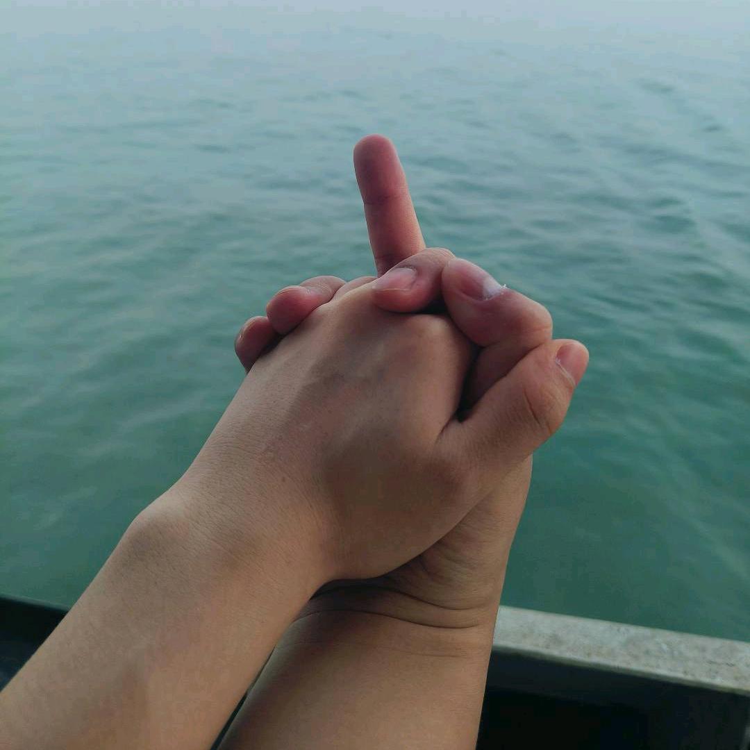 带发箍那男的