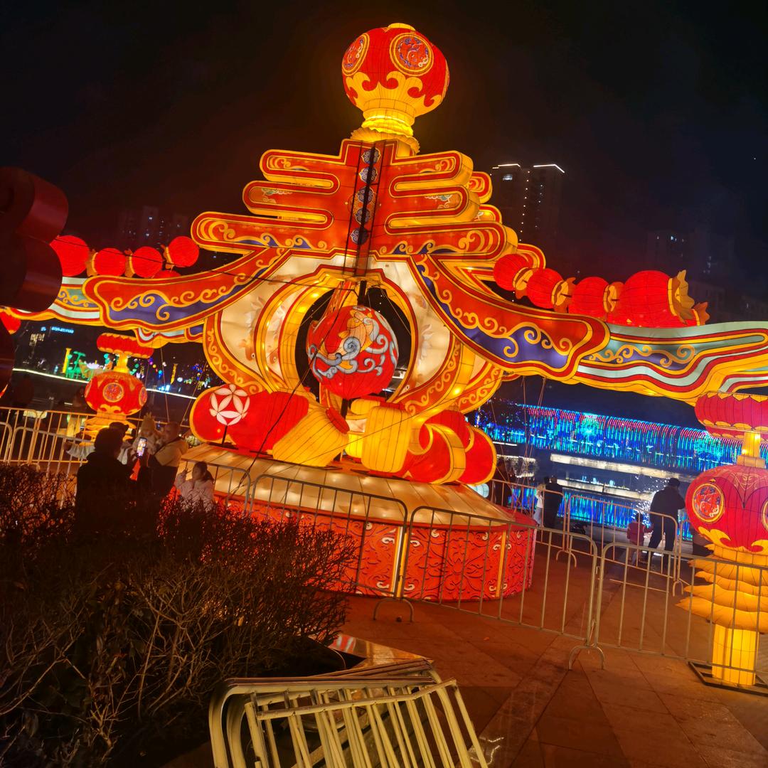 妃范服饰  燕子