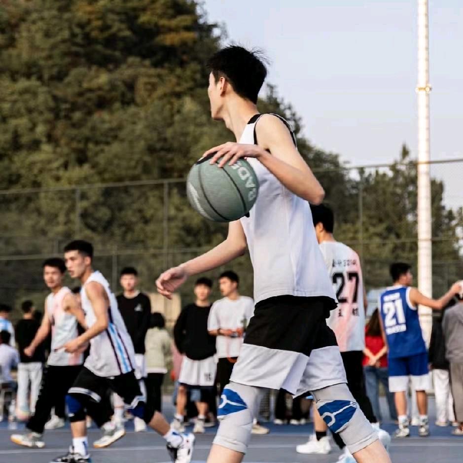 烽火篮球运动馆-高教练