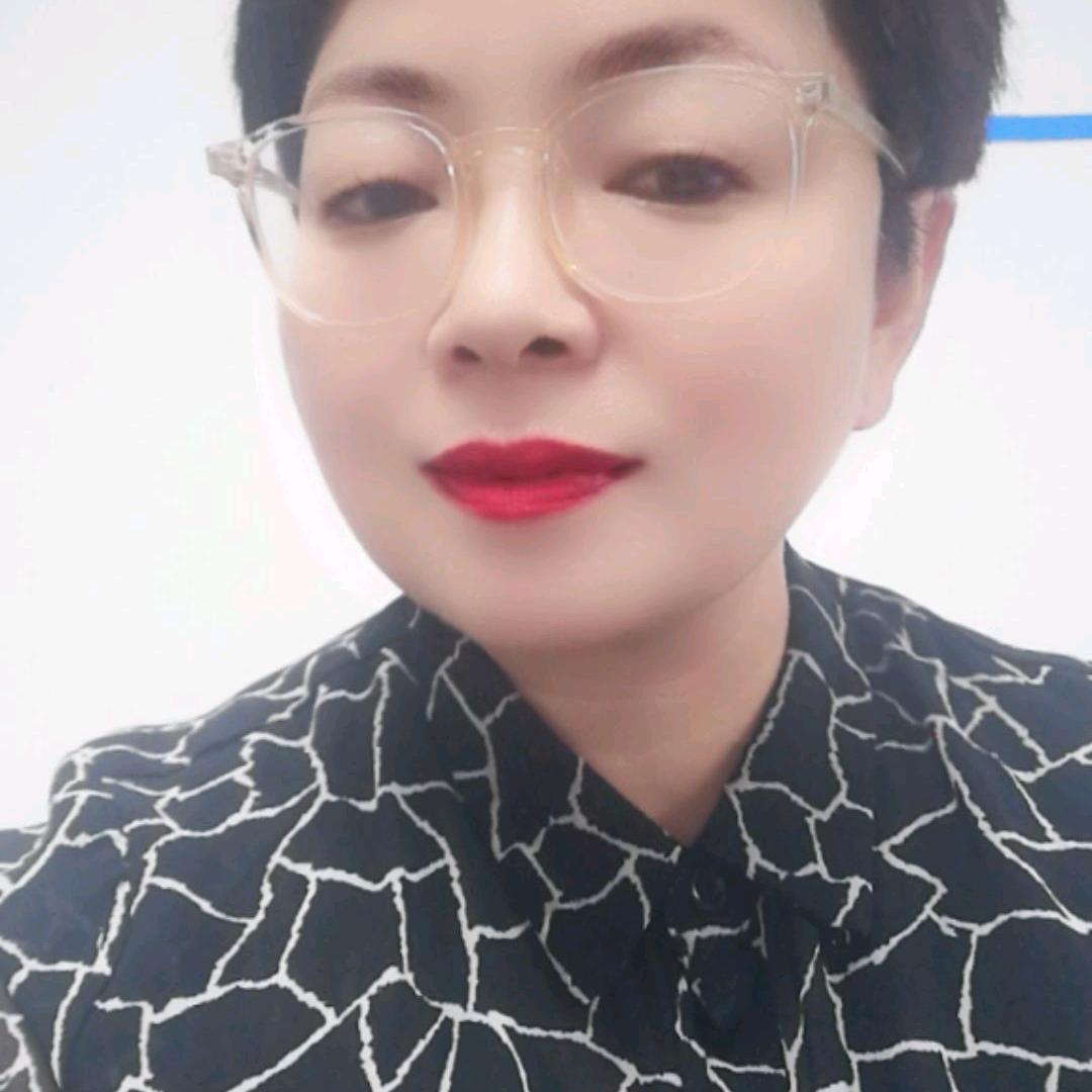 眼镜哥聊养鸡小牛