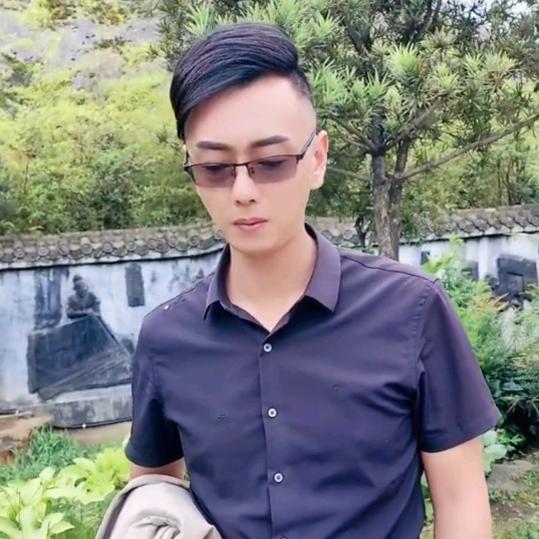 姜波《努力前行》