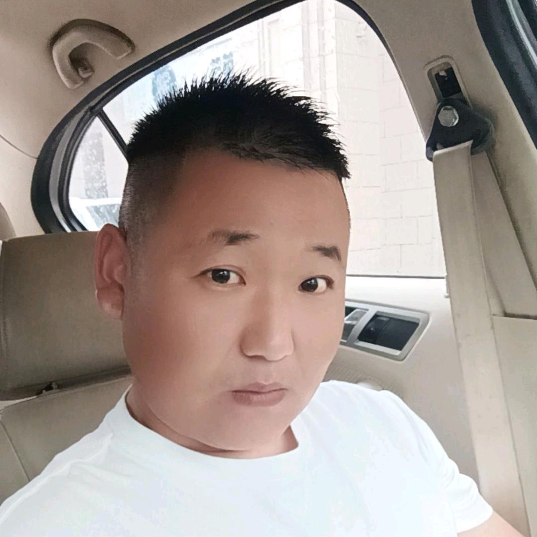 开挖机的小胡