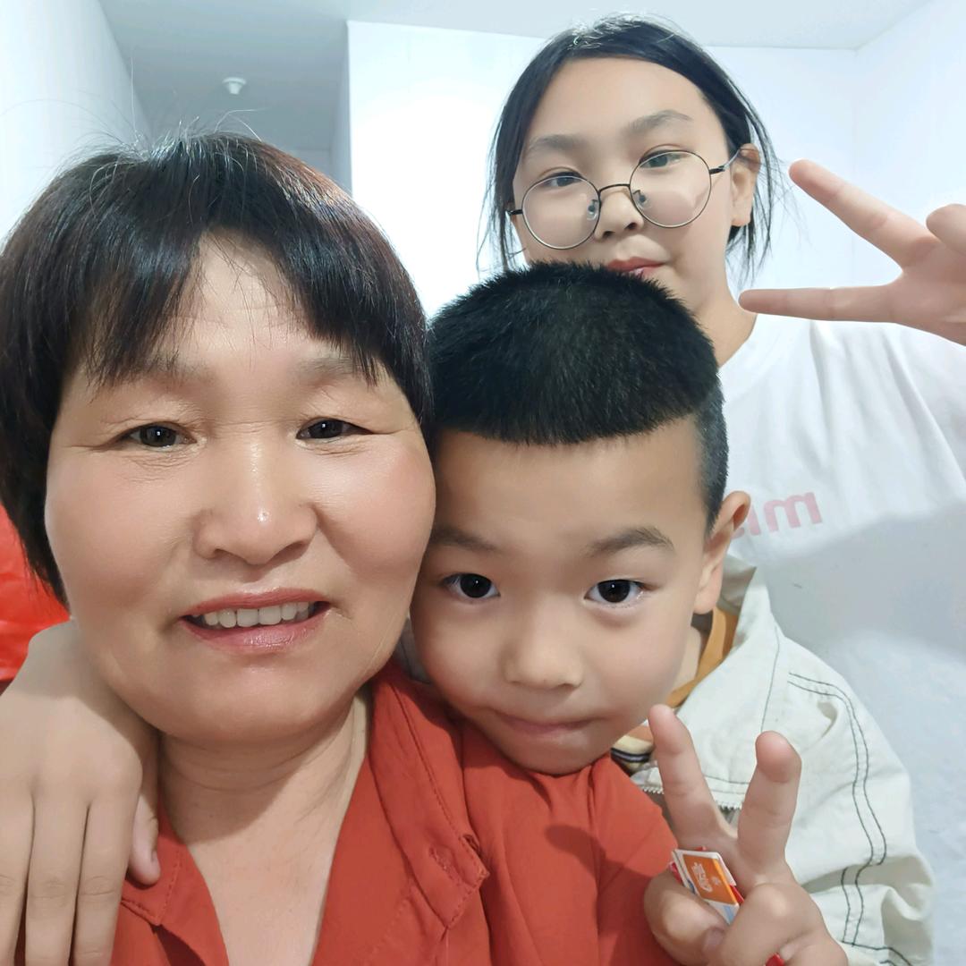 开心快乐的梅香