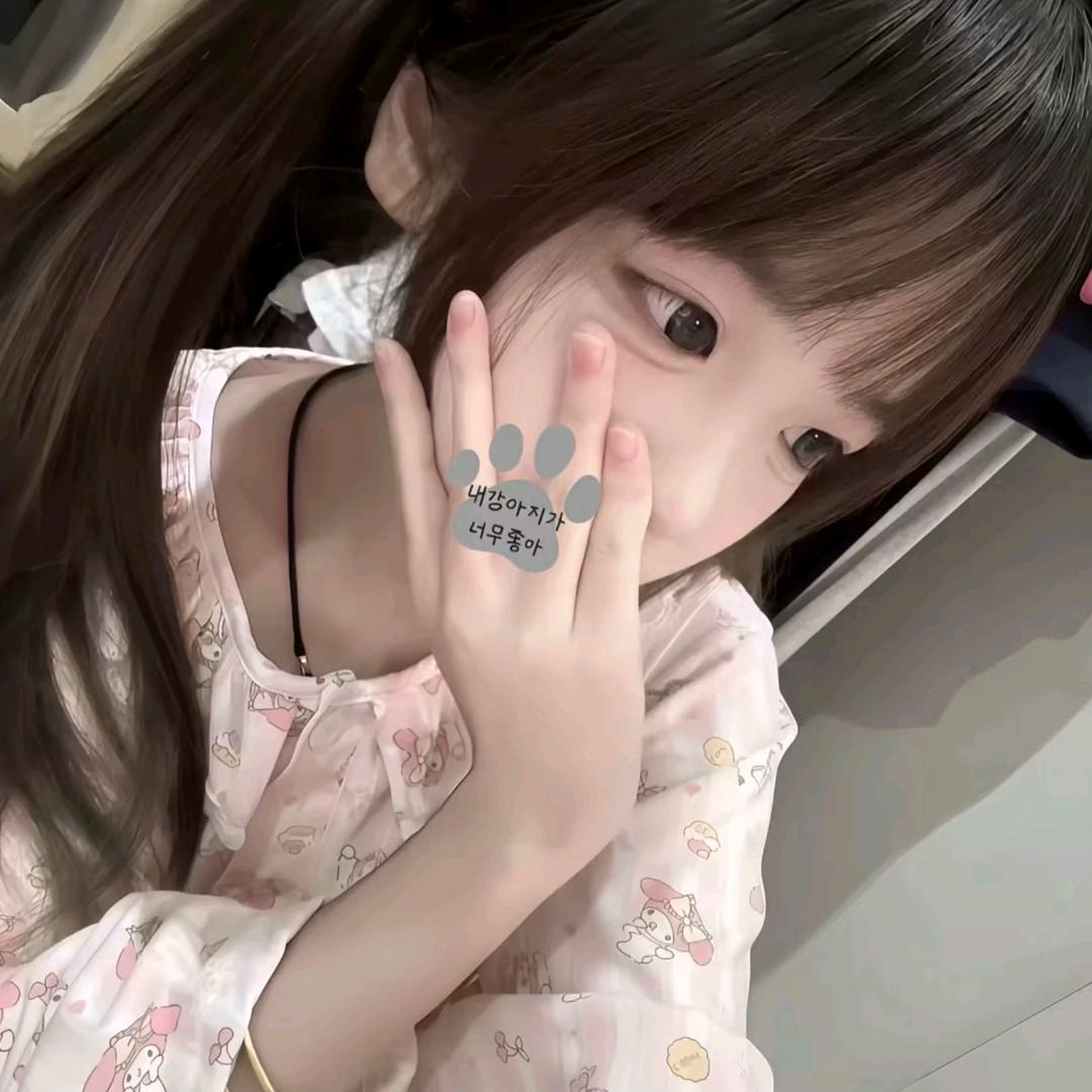 白绾沁.