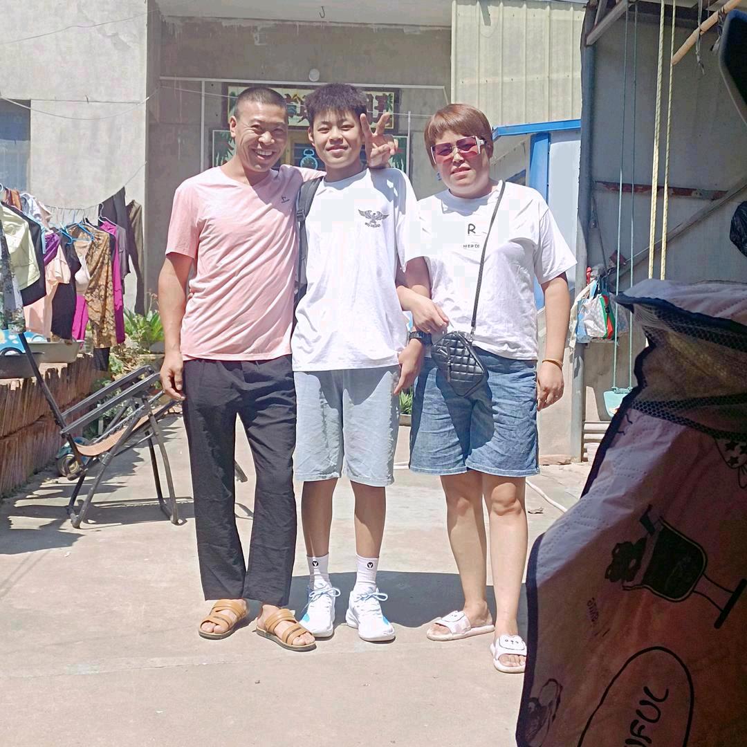 李其林，👫