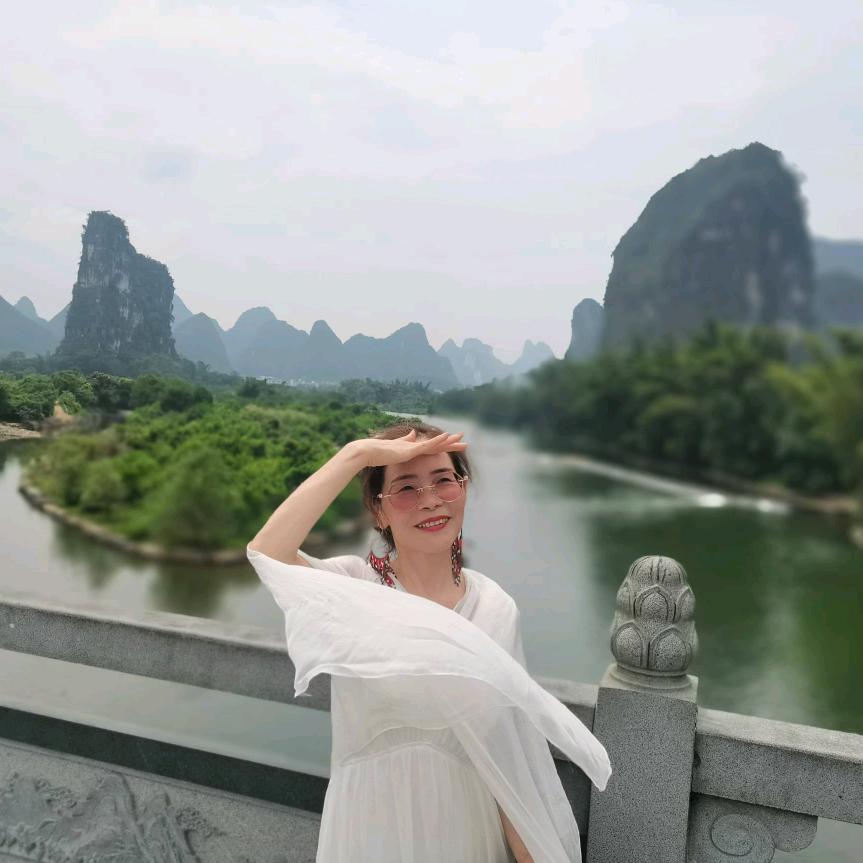 爱笑爱玩爱时尚的开心果