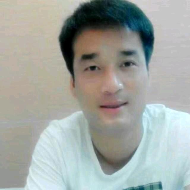 草莓笼上开沟机