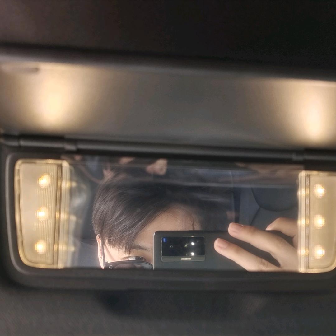 灰色的辉