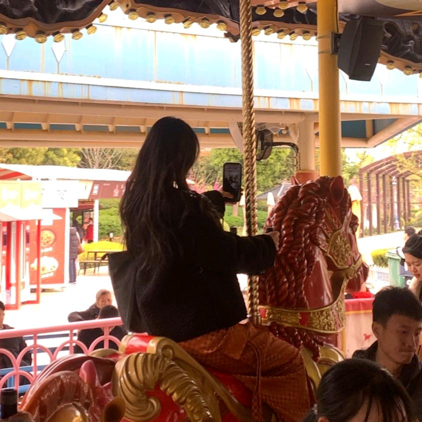 叫我小怡.