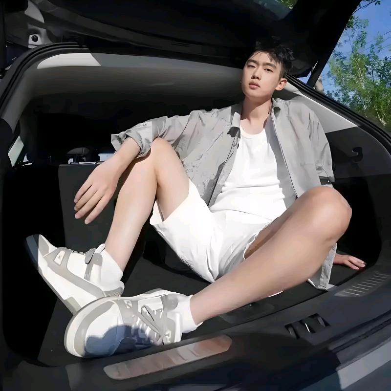 不知江月待何人