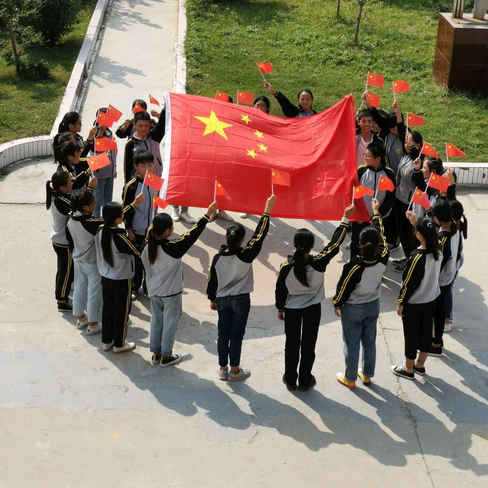 传递正能量让爱撒满人间