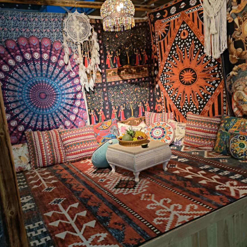 戴着耳机听世界☜