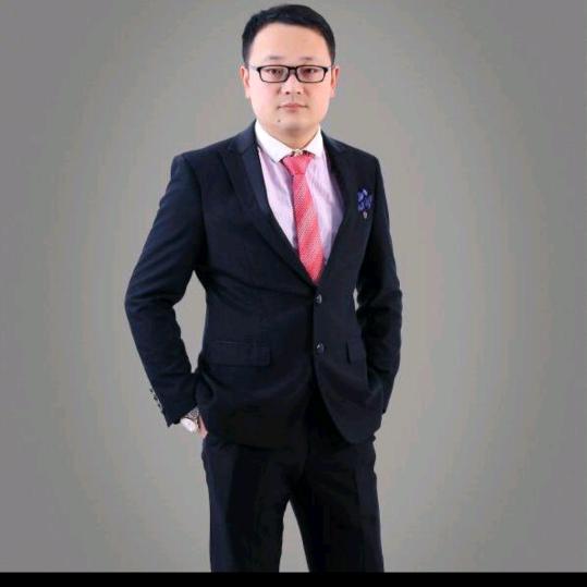 付律不爱穿西装