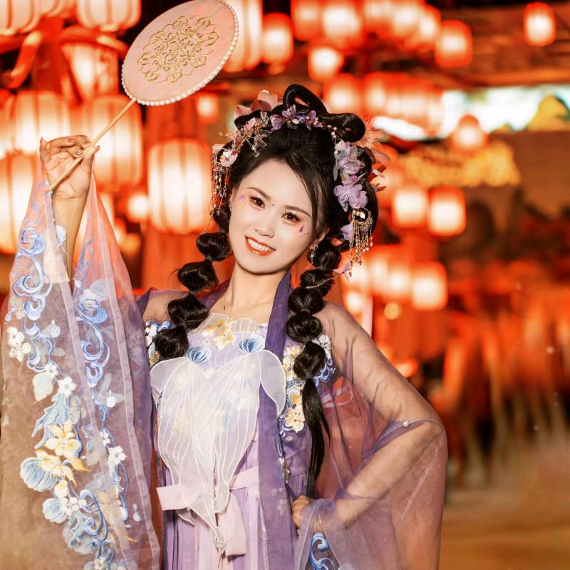 倩倩会发光呀💃
