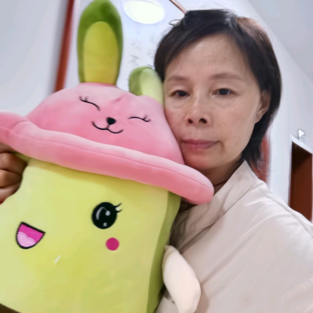 英子晚上首播八点半左右