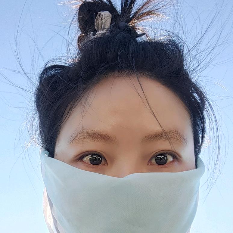 @闻雯