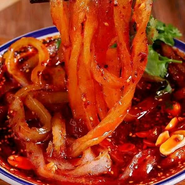 买土豆手擀粉的强仔