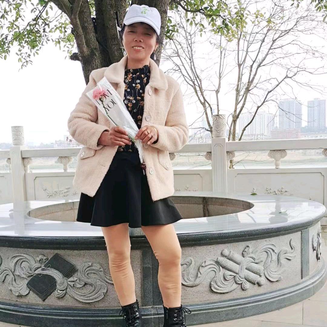 欧阳纯英，红联康之美健身广场舞队(小号)