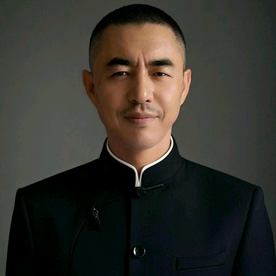 阿   德