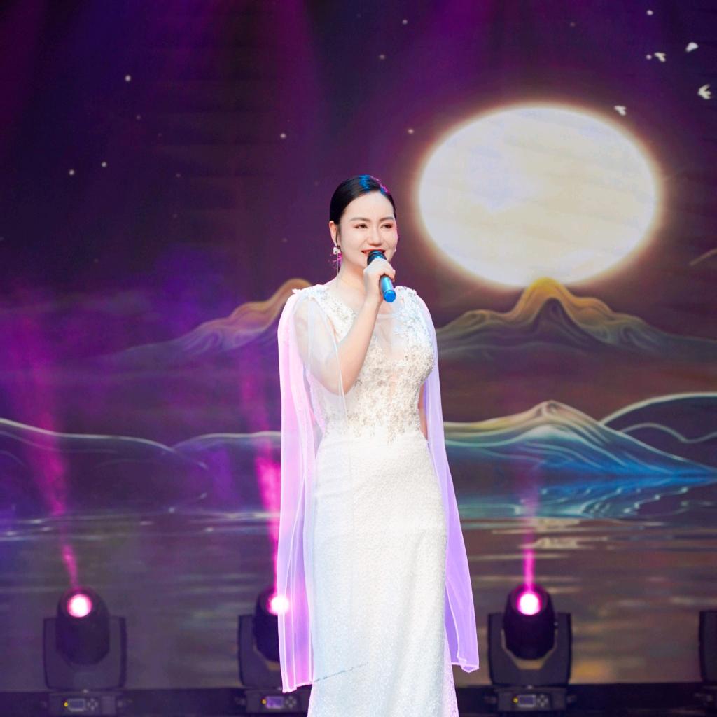 李丽（主持人&原创歌手）