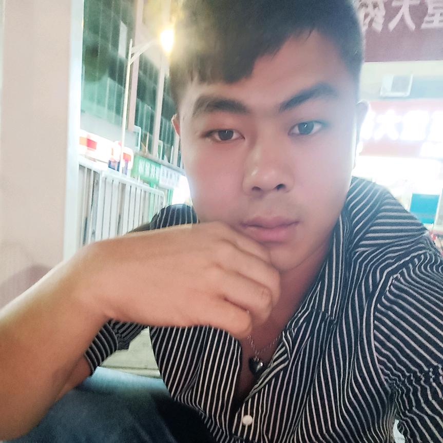 微笑的男孩