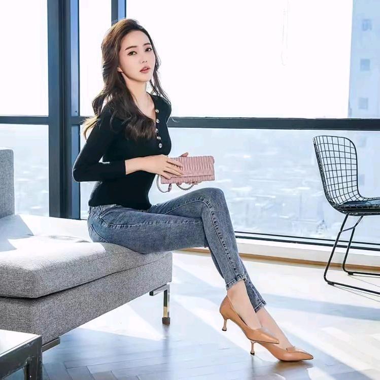 魅足时尚潮流女鞋店