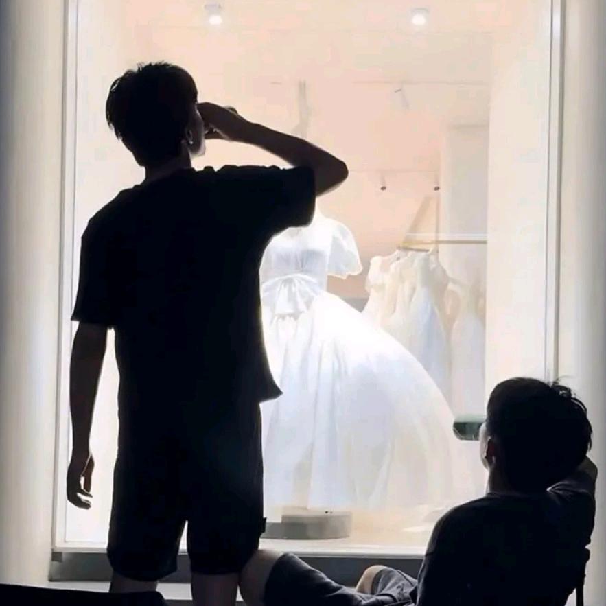 o▬▬▬▬▅▅▆▇▇▇▇◤