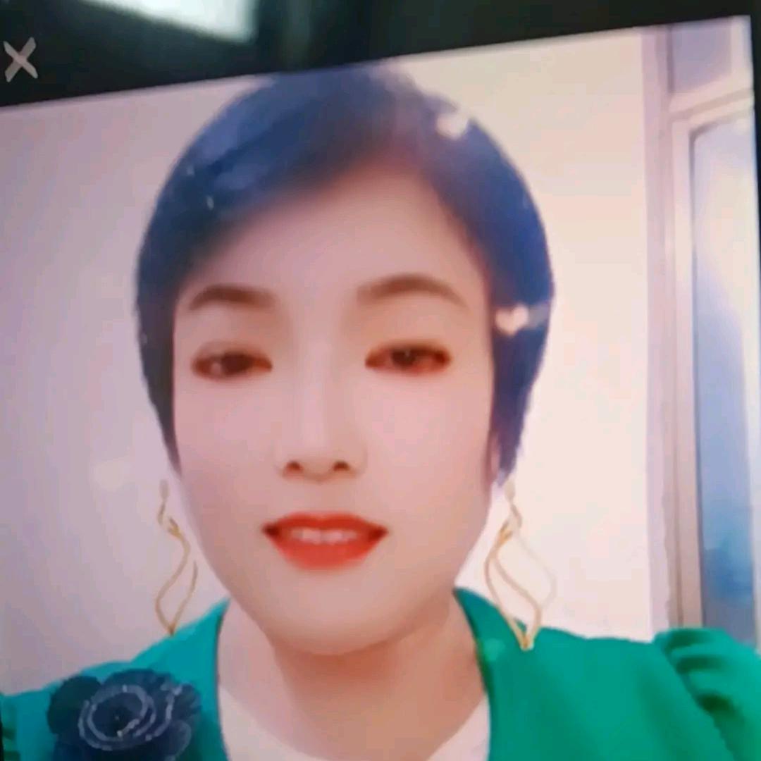 小爱姐，唱歌8点30分