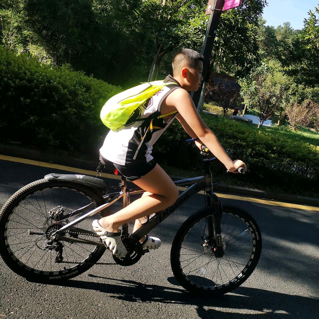 李拜天也上班💼🏃‍♀️