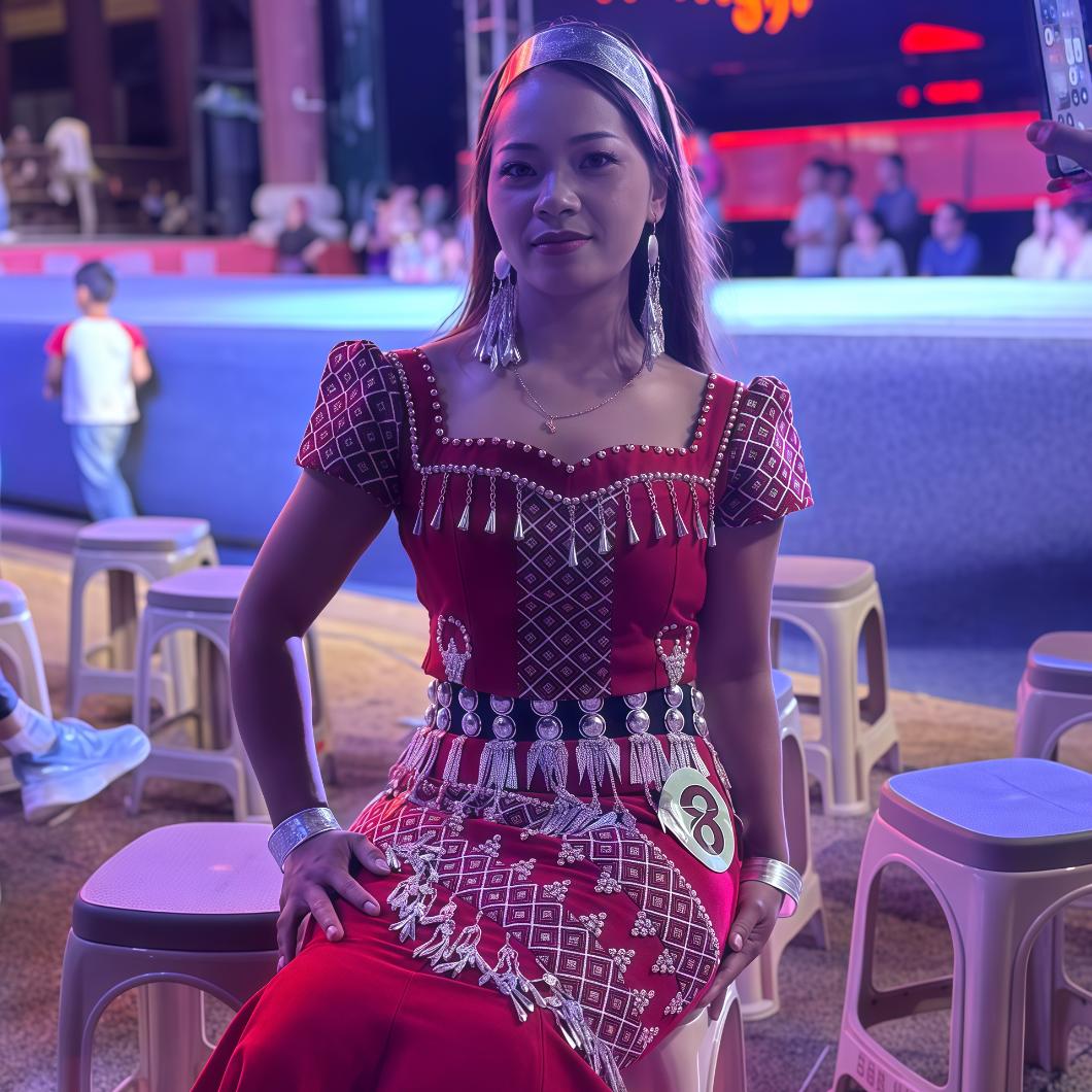 耀佰利民族服饰