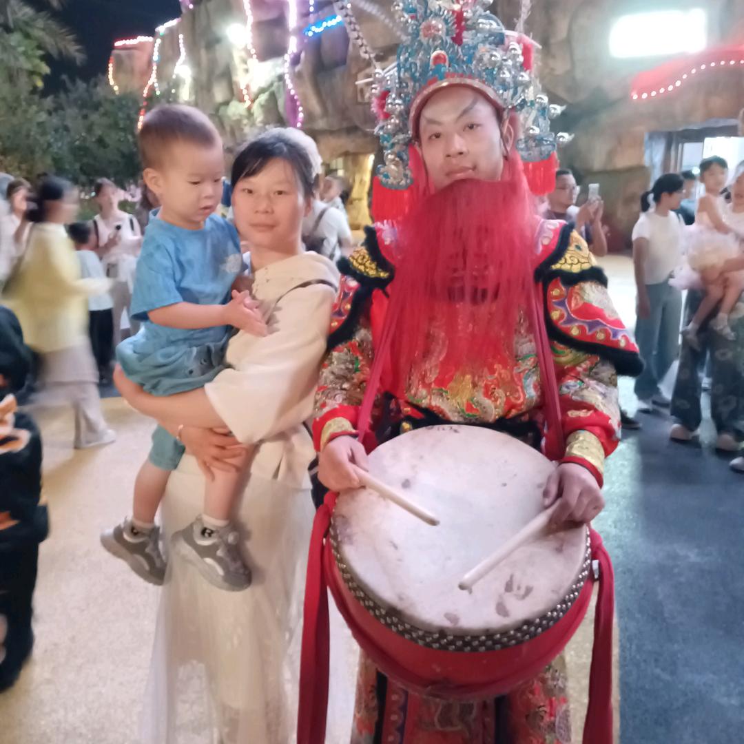 颗糖甜蜜蜜。
