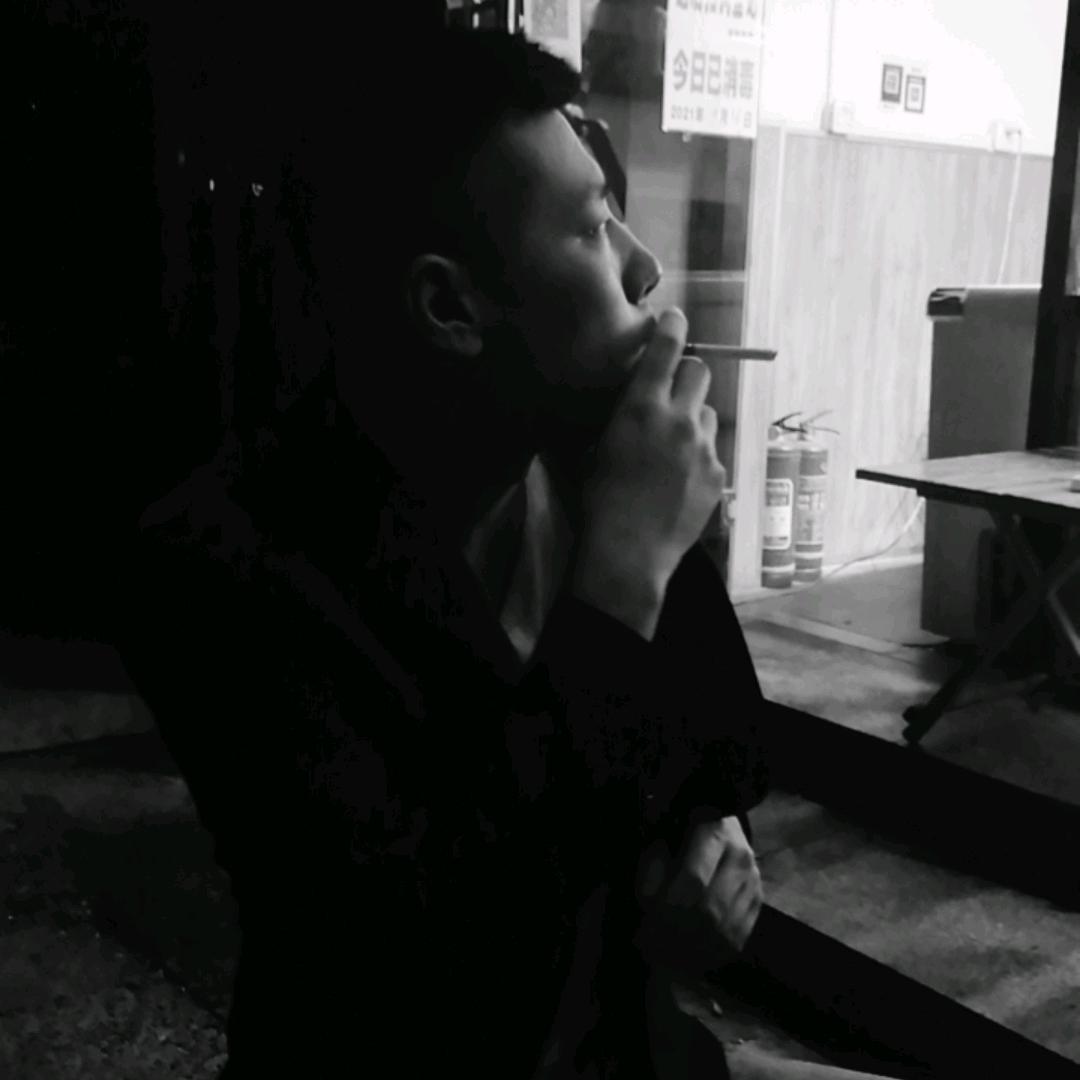 卢明泽.