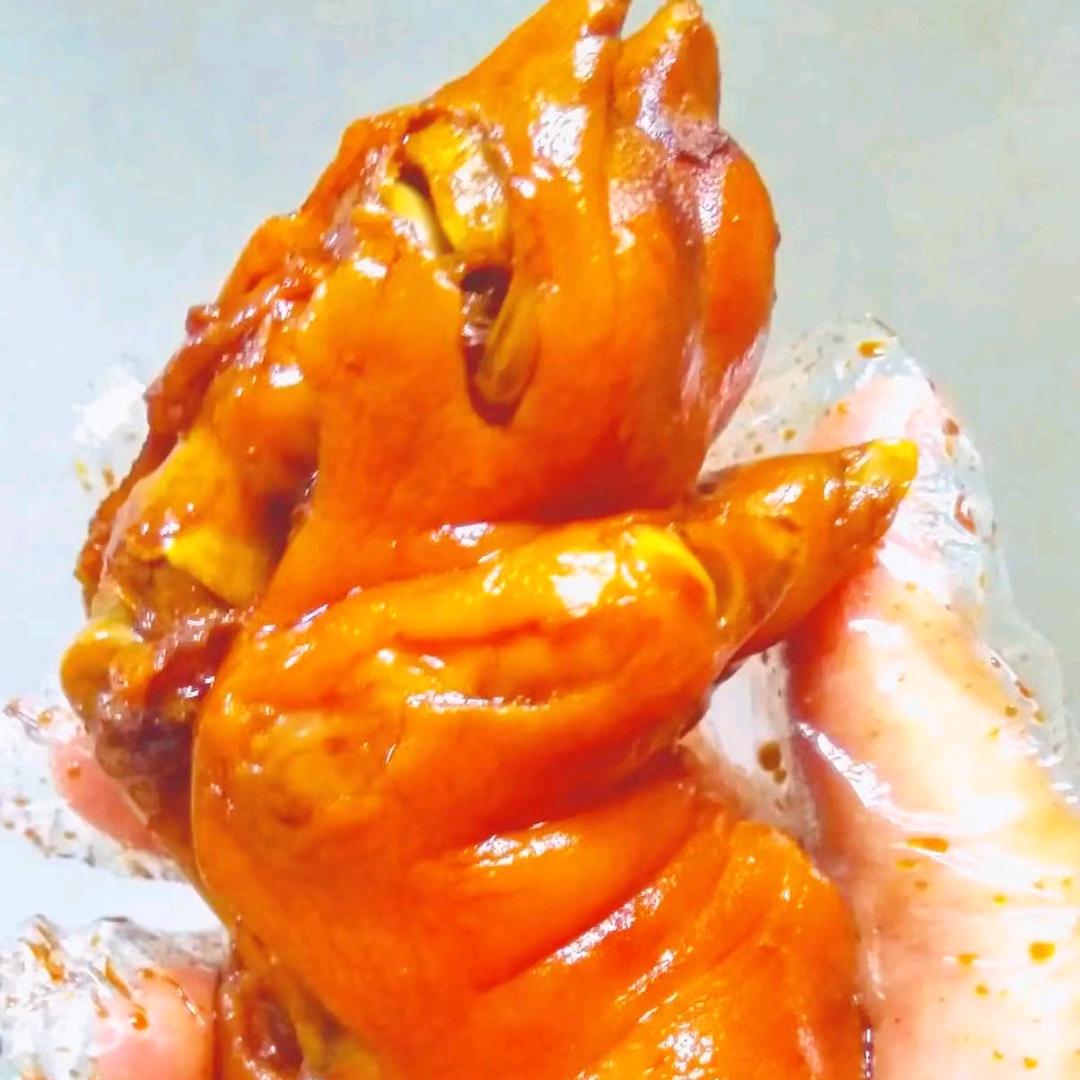 卖猪蹄的小姐姐😃