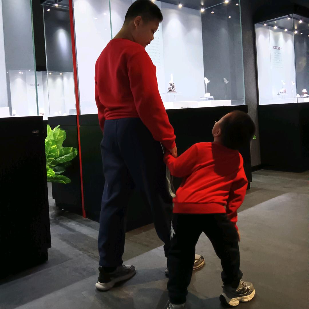 带两个崽的妈