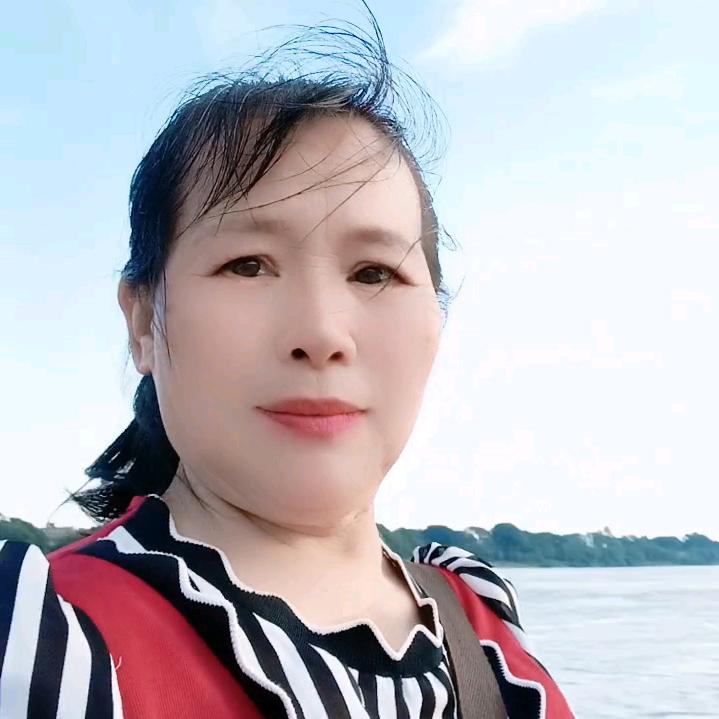 干农活的老奶奶