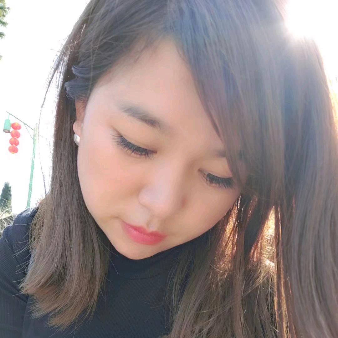 浅浅一笑…