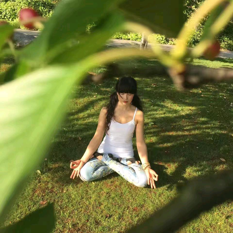 优客梵语瑜伽严老师