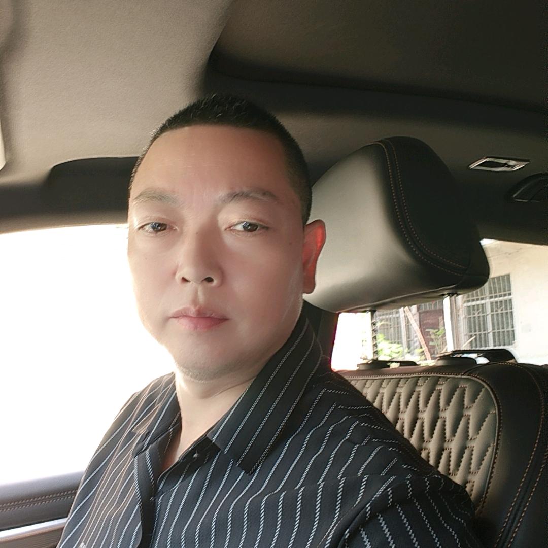 三老板地摊牛汤锅刘哥