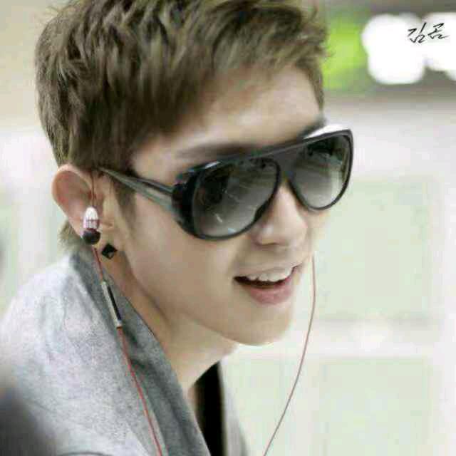 小许在路上，路上有老虎。