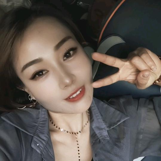 潇洒🌷姐。😜😜😜