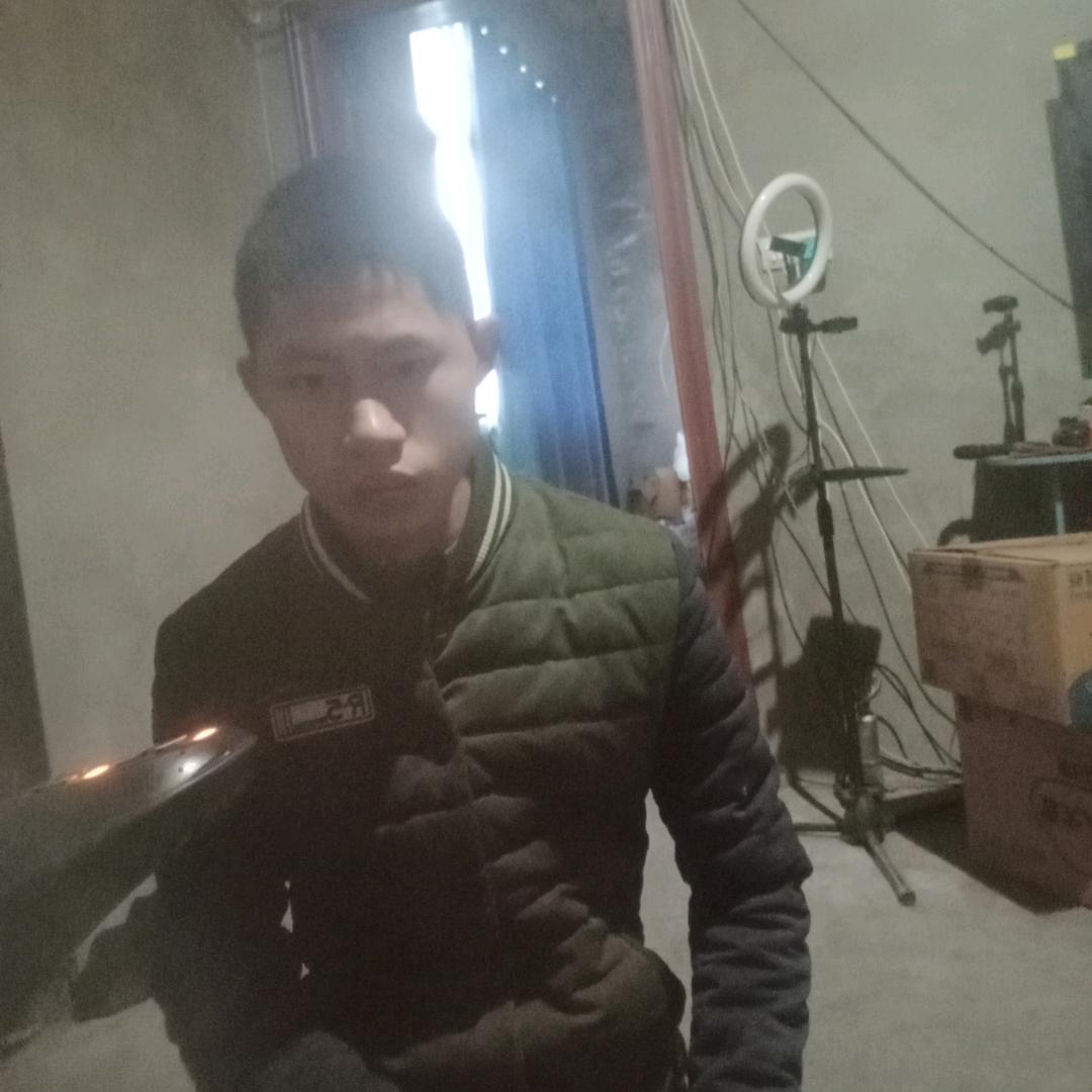 大家好我们一家都是老实人