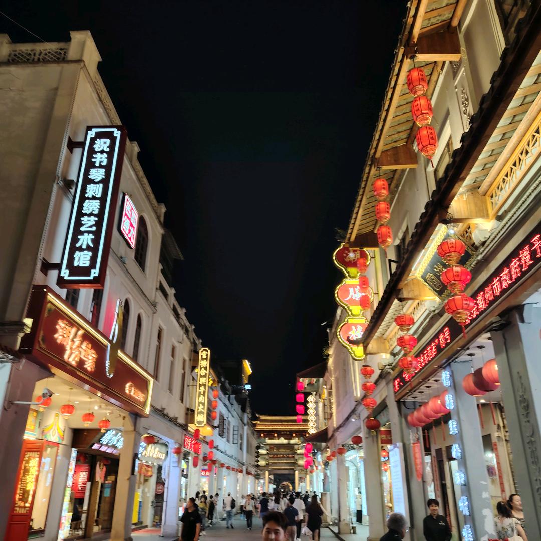 |｡･㉨･)っ♡　喜欢你♪