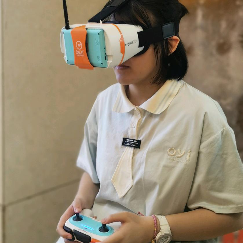 镇江青少年无人机蒋老师