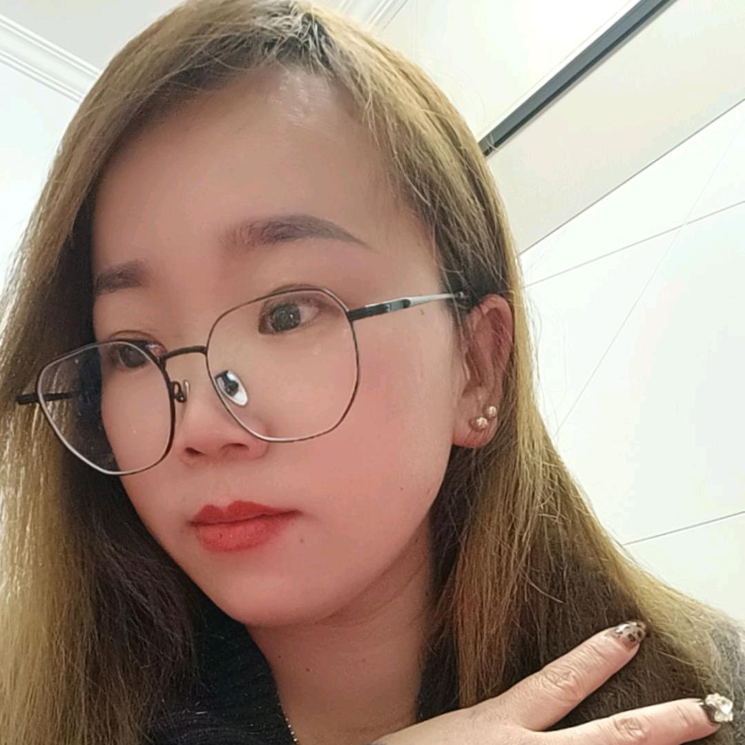 胖妹身着比基尼