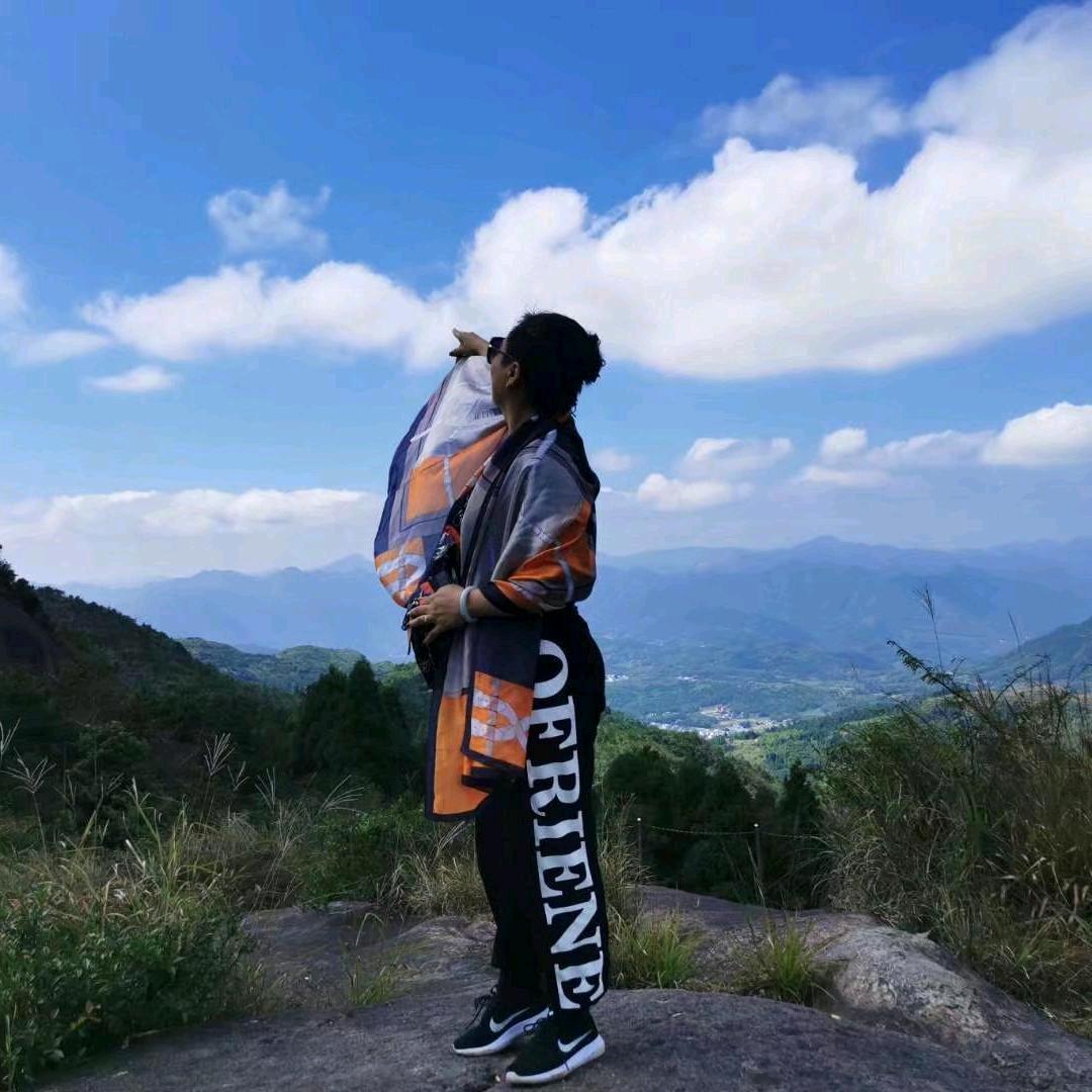 利隆服饰